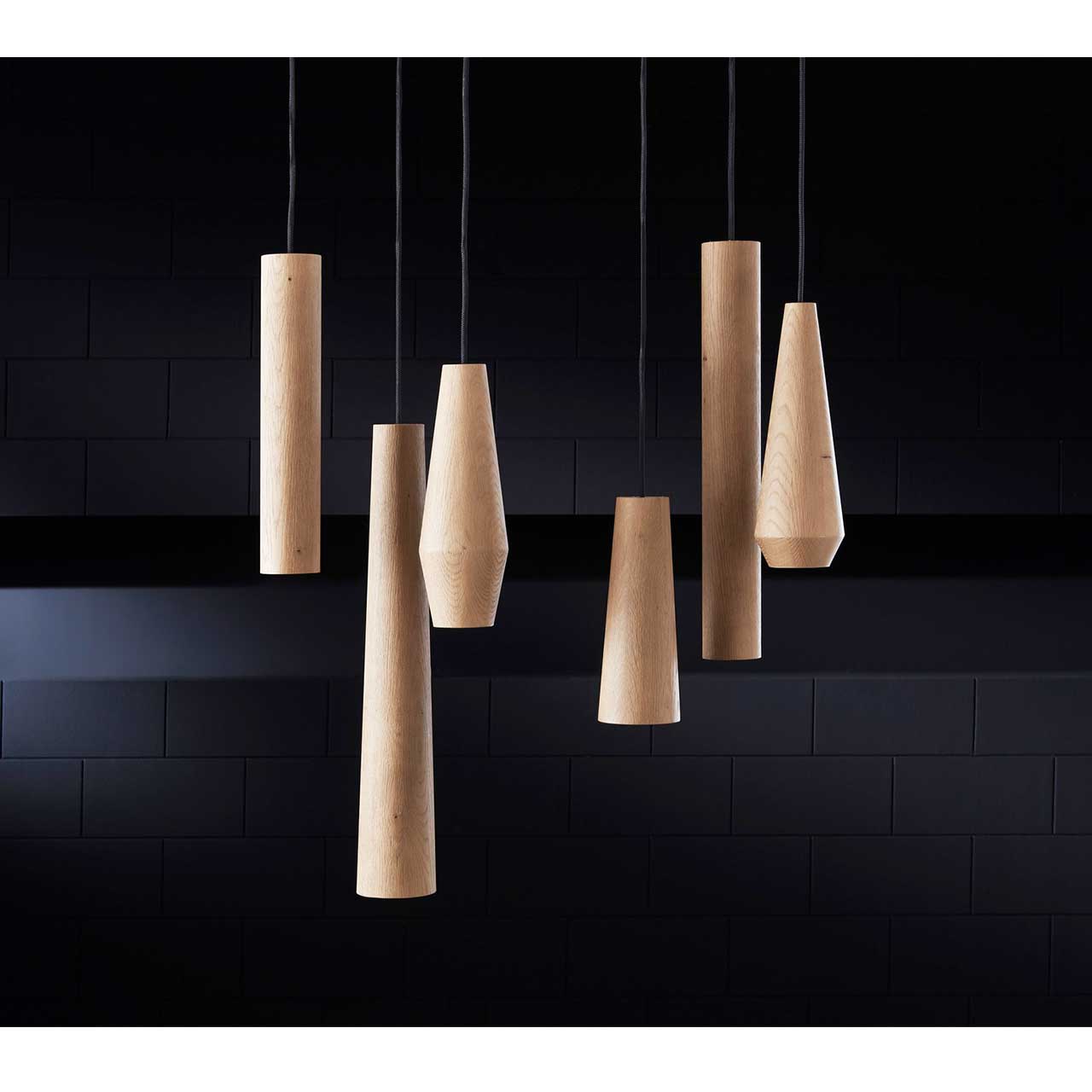 Hartmann CAYA - Pendelleuchte-Set Holz 7170-9910 Ausgefallene Pendelleuchte bestehend aus sechs unterschiedlichen, geometrischen Holzkörpern aus massiver Kerneiche Umato jeweils hängend an unterschiedlich langen Seilen.