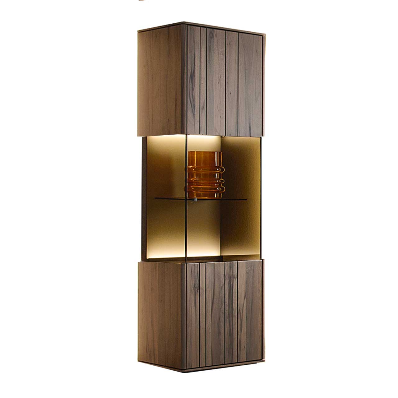 Moderne Hängevitrine aus massiver, dunkelbrauner Altholzbuche Uyaa mit edler Holzmaserung. In der Mitte mit beleuchtetem Glasausschnitt und sichtbarer Holzrückwand lackiert in der Farbe Sand.