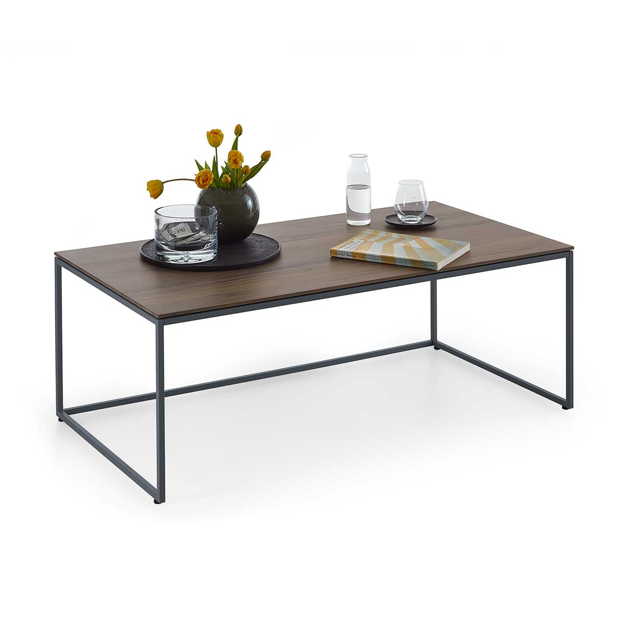 Moderner Couchtisch mit rechteckiger Tischplatte aus massiver, dunkelbrauner Altholzbuche Uyaa und filigranem Metallgestell anthrazit.