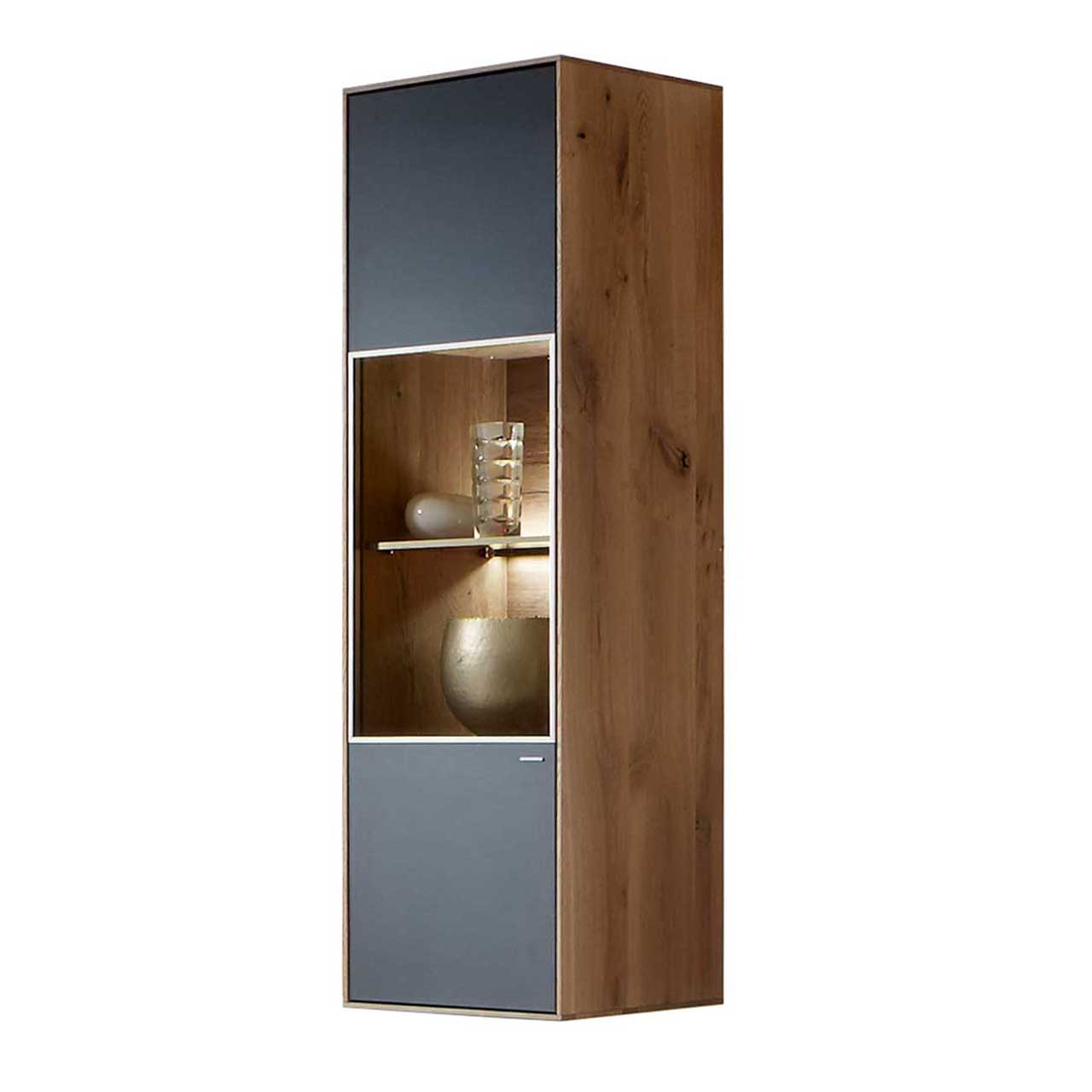 Hartmann CAYA - Hängevitrine 7170-7043A li. Moderne Hängevitrine aus massiver Kerneiche Umato mit Mattglas anthrazit Front und beleuchtetem Glasausschnitt.