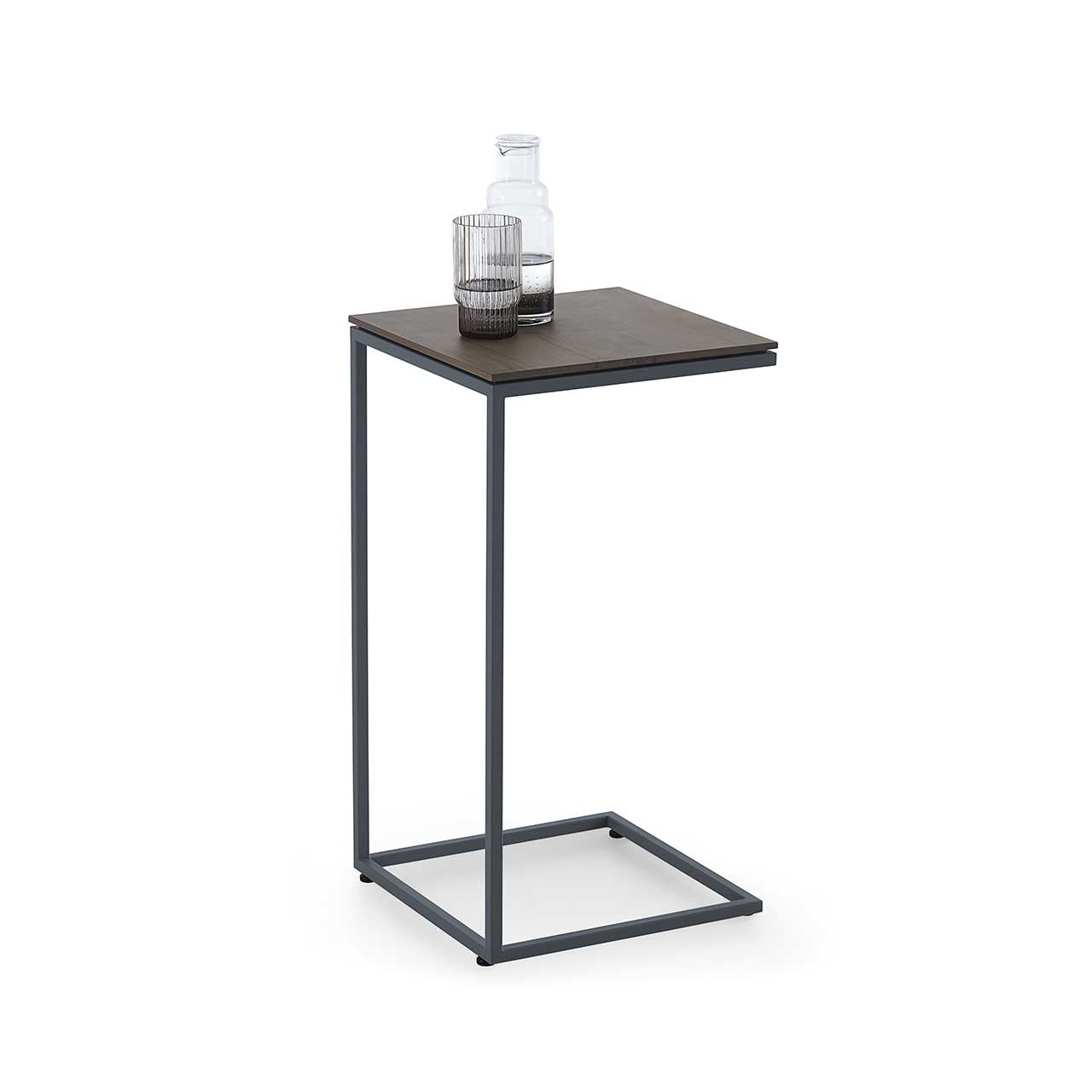 Hartmann AUDRA - Beistelltisch 5610-1419 - Altholzbuche Uyaa und Metall anthrazit Kleiner Beistelltisch mit quadratischer Tischplatte aus massiver, dunkelbrauner Altholzbuche Uyaa und filigranem Metallgestell anthrazit.