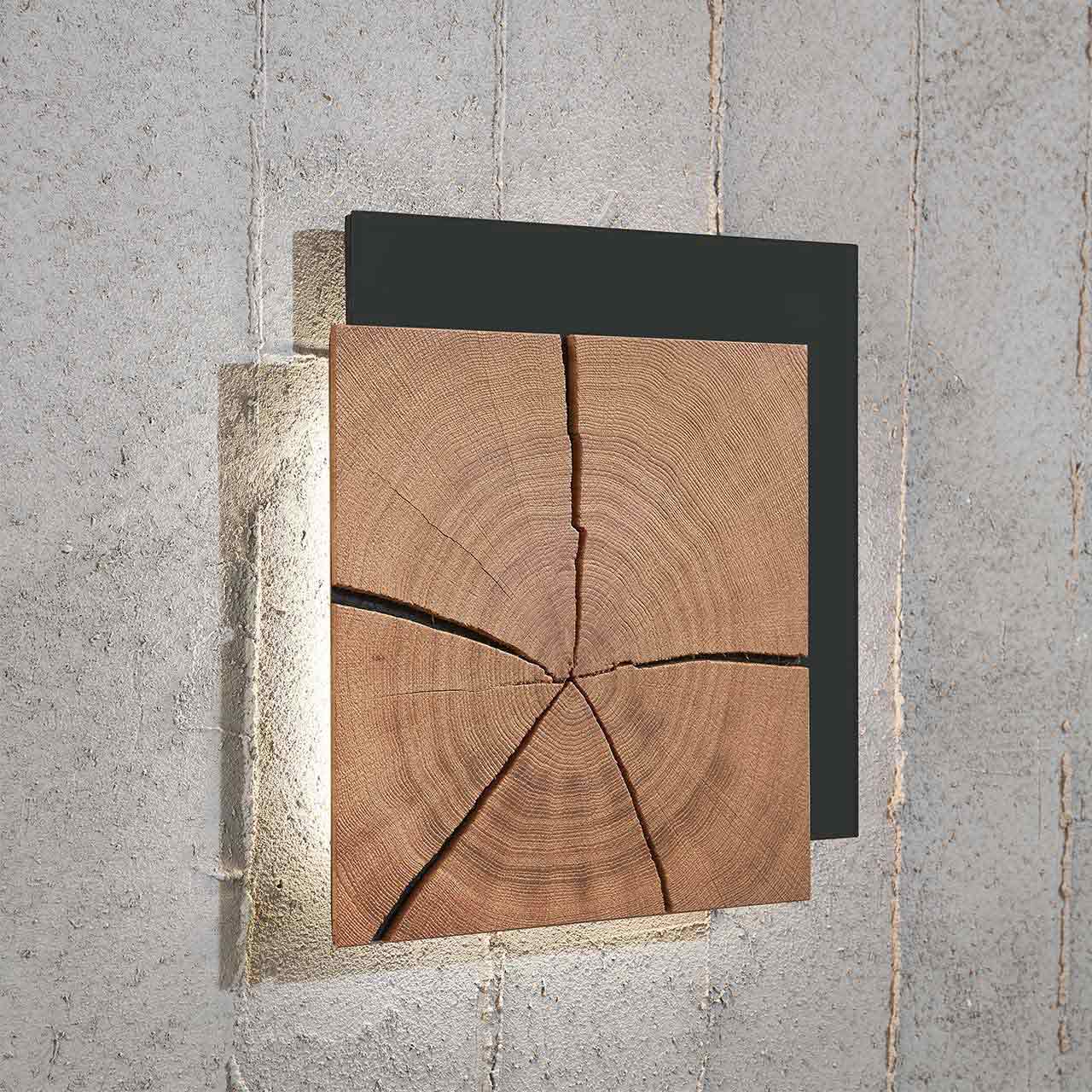 Moderne Wandleuchte mit rechteckiger Hirnholzscheibe, hinten mit Metall Applikation.