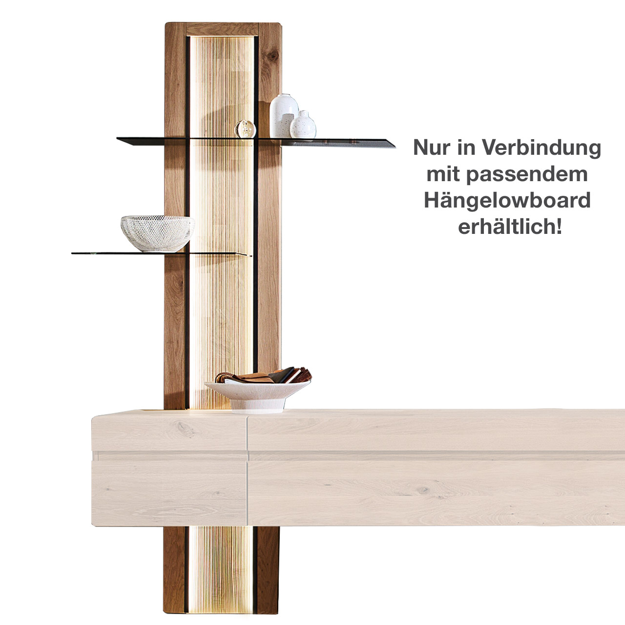 Hartmann VIDA - Aufsatzpaneel links 8630-0101 - Kerneiche Natur Hohes Wandpaneel aus massiver Kerneiche Natur mit edler geschroppter Rückwand und zwei Glasböden. Als Aufsatz und nur in Verbindung mit einem VIDA Hängelowboard erhältlich.