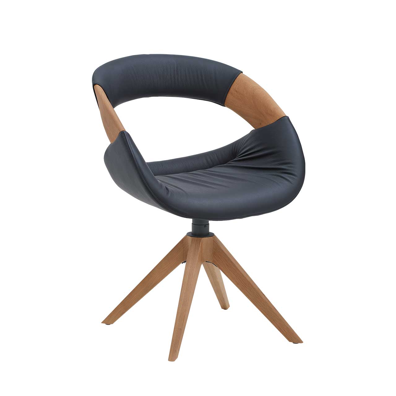 Hartmann NATURZEIT 7100E/8400E - 1662 Stuhl Leo Drehbarer Esszimmerstuhl mit gepolstertem Sitz und Rücken in dunkelblauem Leder, offener Lendenbereich mit seitlicher Holzapplikation an Lehne und Vier-Fuß-Stativgestell aus massivem Holz.