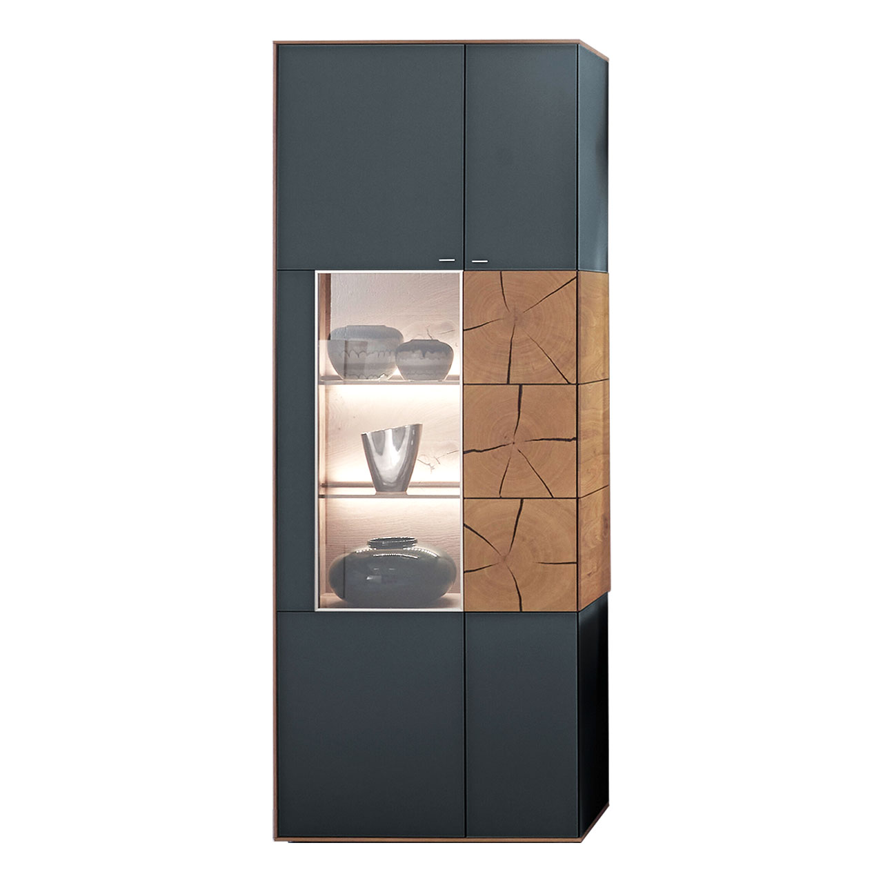 Moderne Standvitrine aus massiver Kerneiche mit Mattglas anthrazit Front. Links mit Glastür, rechts mit Holztür mit Mattglas anthrazit Front und drei dekorativen Hirnholzscheiben.