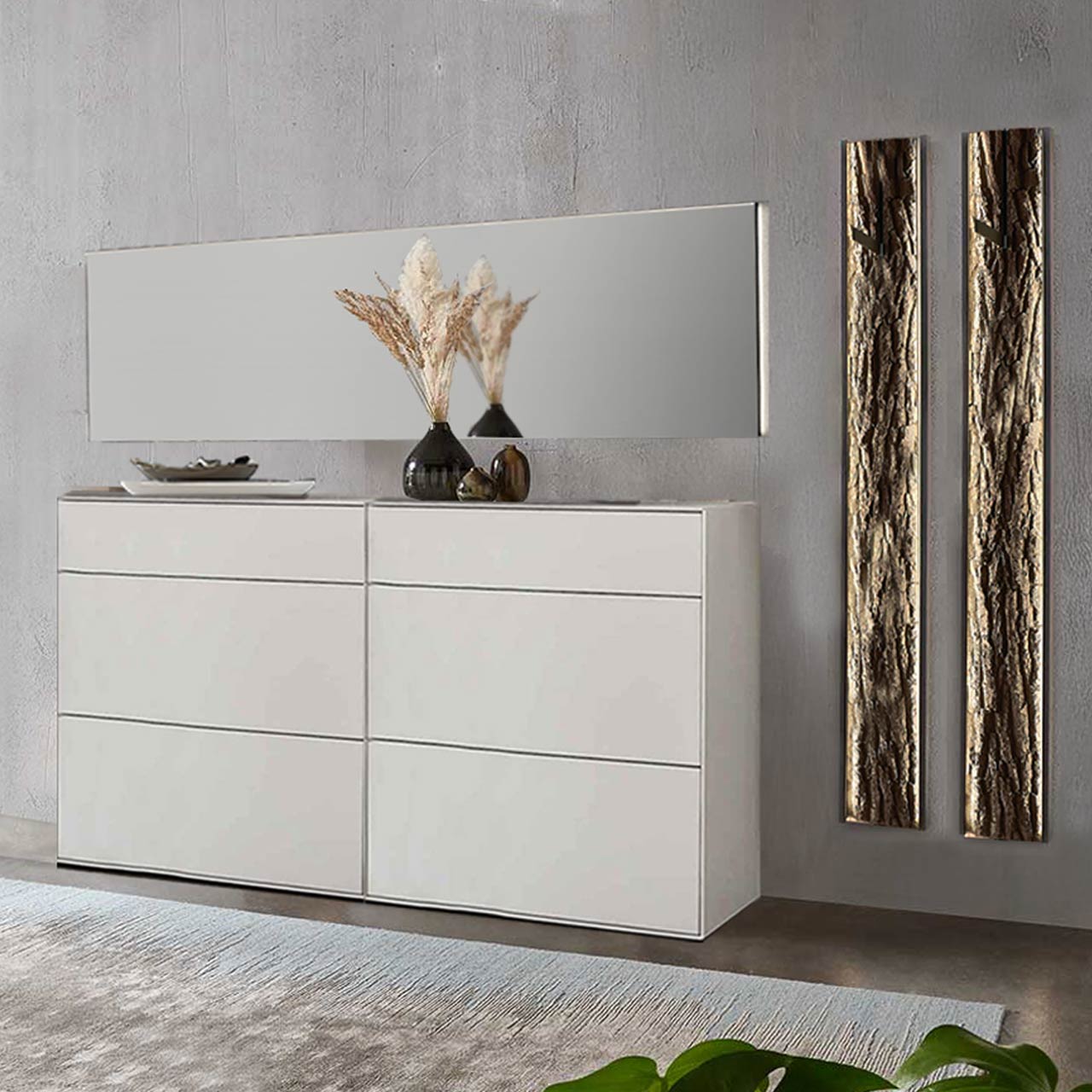 Hartmann SALVO 8550G - Garderobe Nr. V112R - fünfteilig - Kernbirke weiß Lack, Baumrinde Moderne fünfteilige Garderobe aus massiver Kernbirke weiß lackiert: Zwei Stauraumschränke mit Schubkästen und Klappen, zwei Garderobenpaneele mit je einer Kleiderstange und Rinden-Akzent und ein langer Wandspiegel.