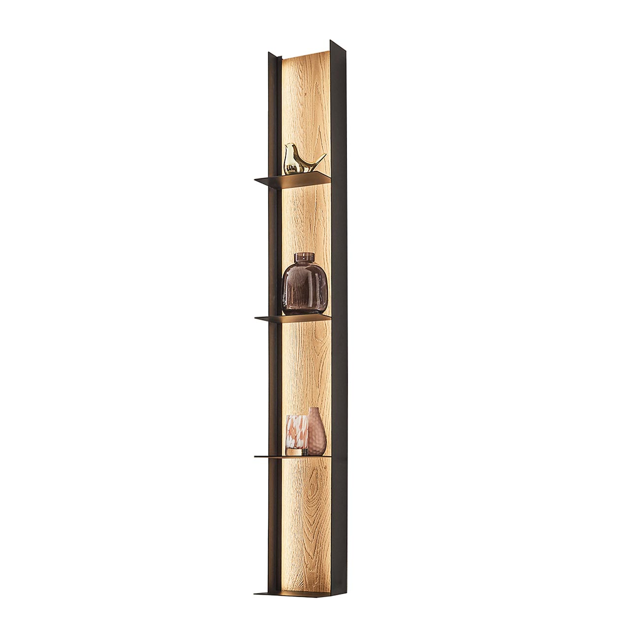 Schmales Wandregal mit Metallrahmen in Anthrazit und drei Ablageböden sowie heller Riffholzrückwand.