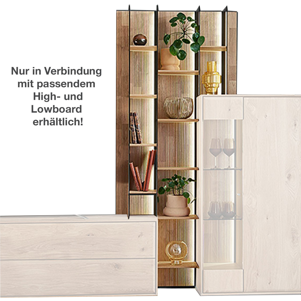 Hohes modernes Wandregal aus massivem Holz mit geschroppter Rückwand, zehn Holzböden und vier beleuchteten Glasseiten aus Parsolbronze - als mittigstehendes Anbauelement für ein passendes VALA High- und Lowboard.