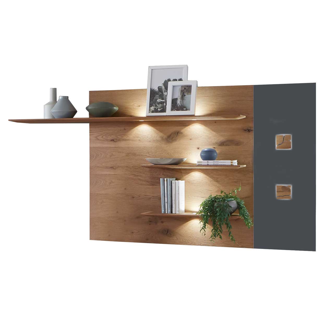 Hartmann CAYA - Wandpaneel 7170-5182A Modernes Wandpaneel aus massiver Kerneiche Umato mit drei, beleuchteten Ablageböden, rechts mit Mattglas anthrazit Applikation und zwei kleinen, rechteckigen Hirnholzscheiben.