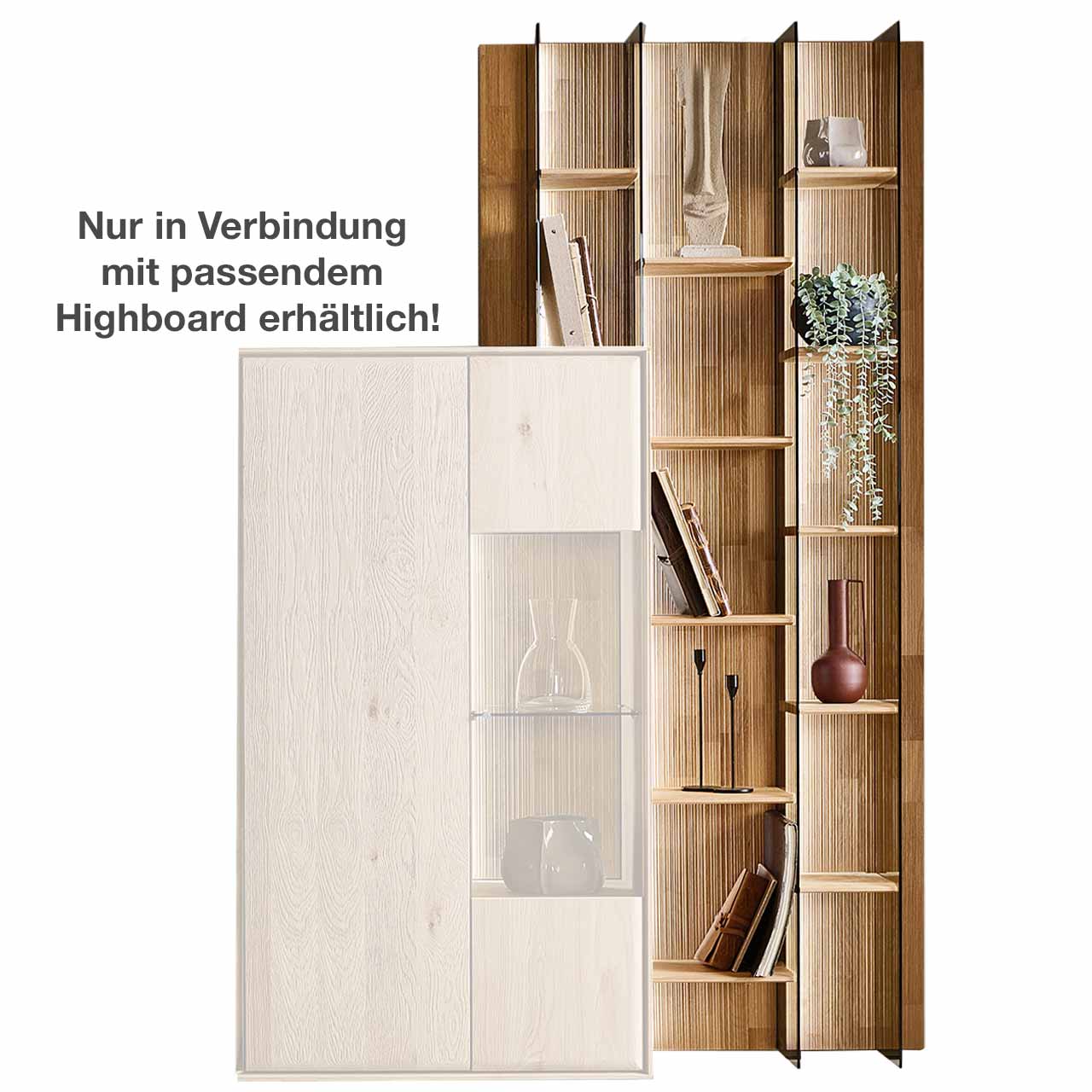 Hartmann VALA - Regal rechts 8640-0106 - Kerneiche Natur geschoppt / Glas hartmann_VALA_8640-0106_regal.re Hohes modernes Wandregal aus massivem Holz mit geschroppter Rückwand, elf Holzböden und vier beleuchteten Glasseiten aus Parsolbronze - als rechtsstechendes Anbauelement für ein passendes VALA Highboard.