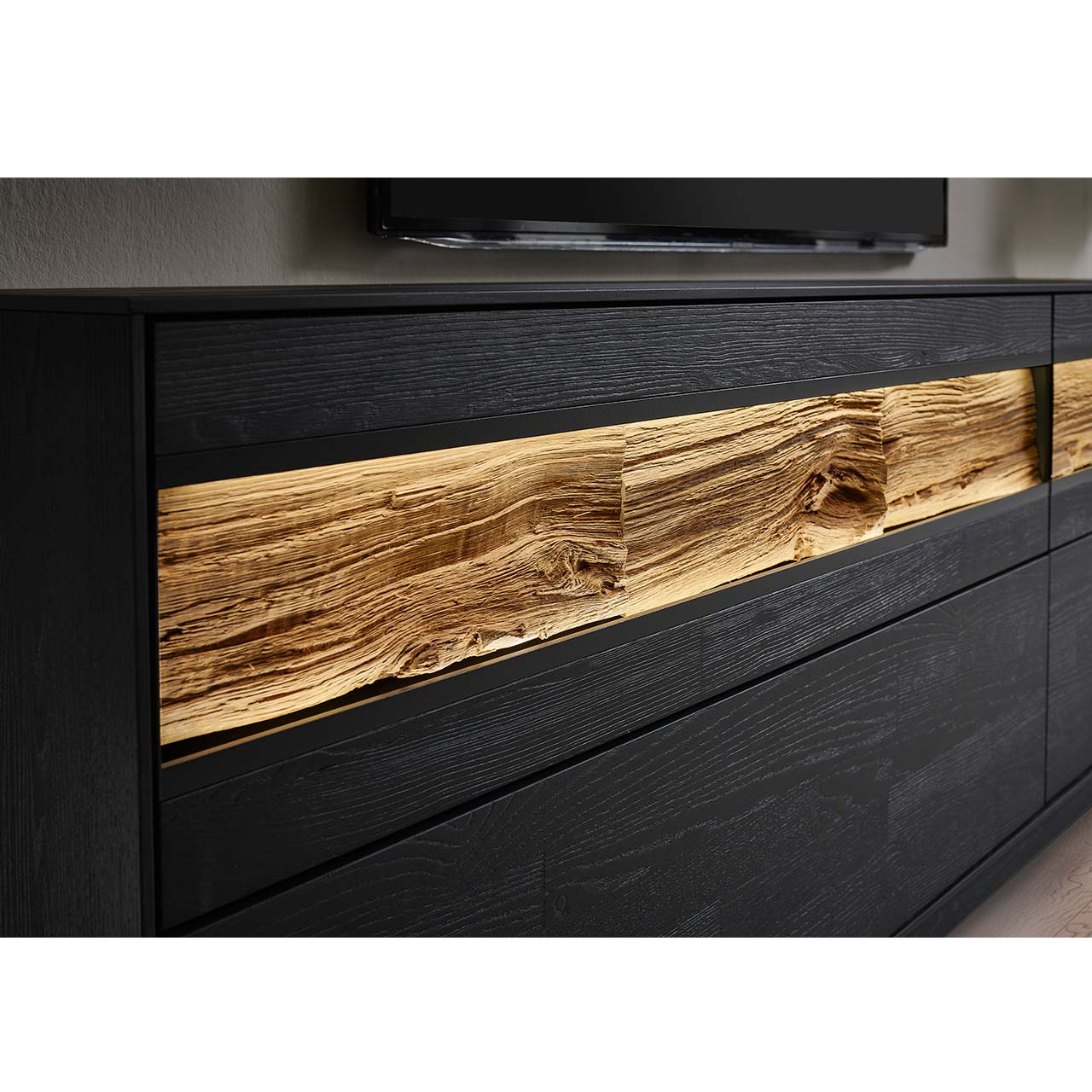 Modernes Sideboard aus massiver Kernesche anthrazit mit Spaltholz-Akzent