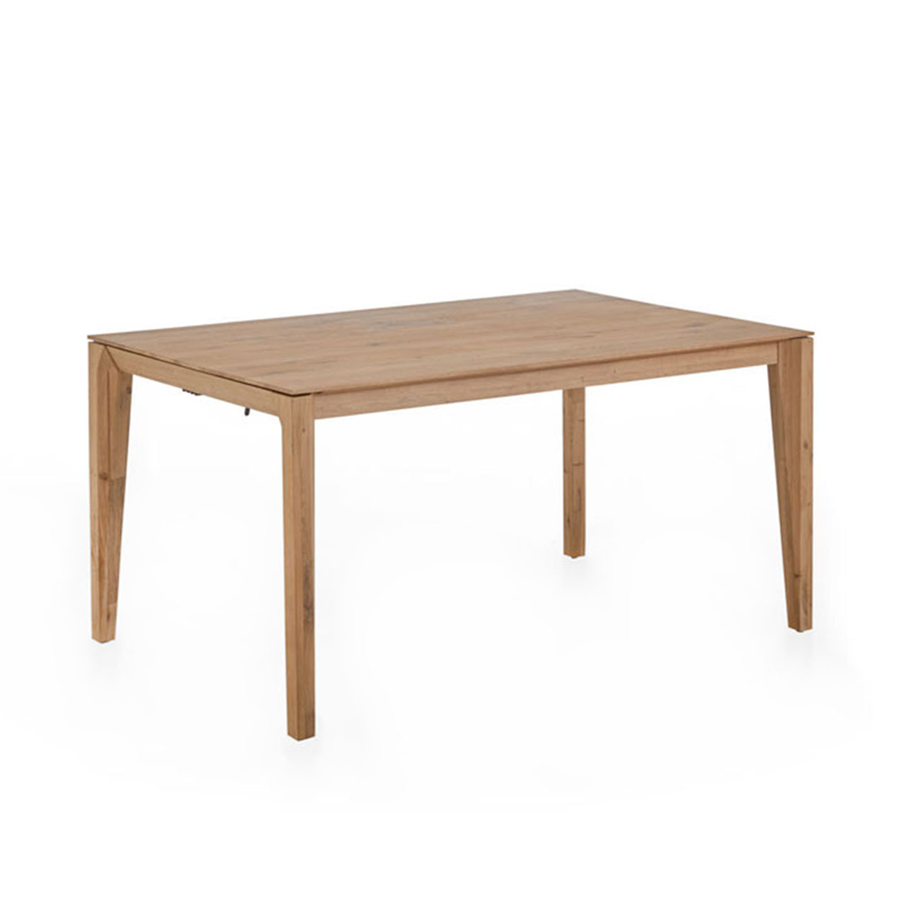Klassischer Esstisch aus massiver, heller Kerneiche mit rechteckiger Tischplatten auf vier Holzbeinen.