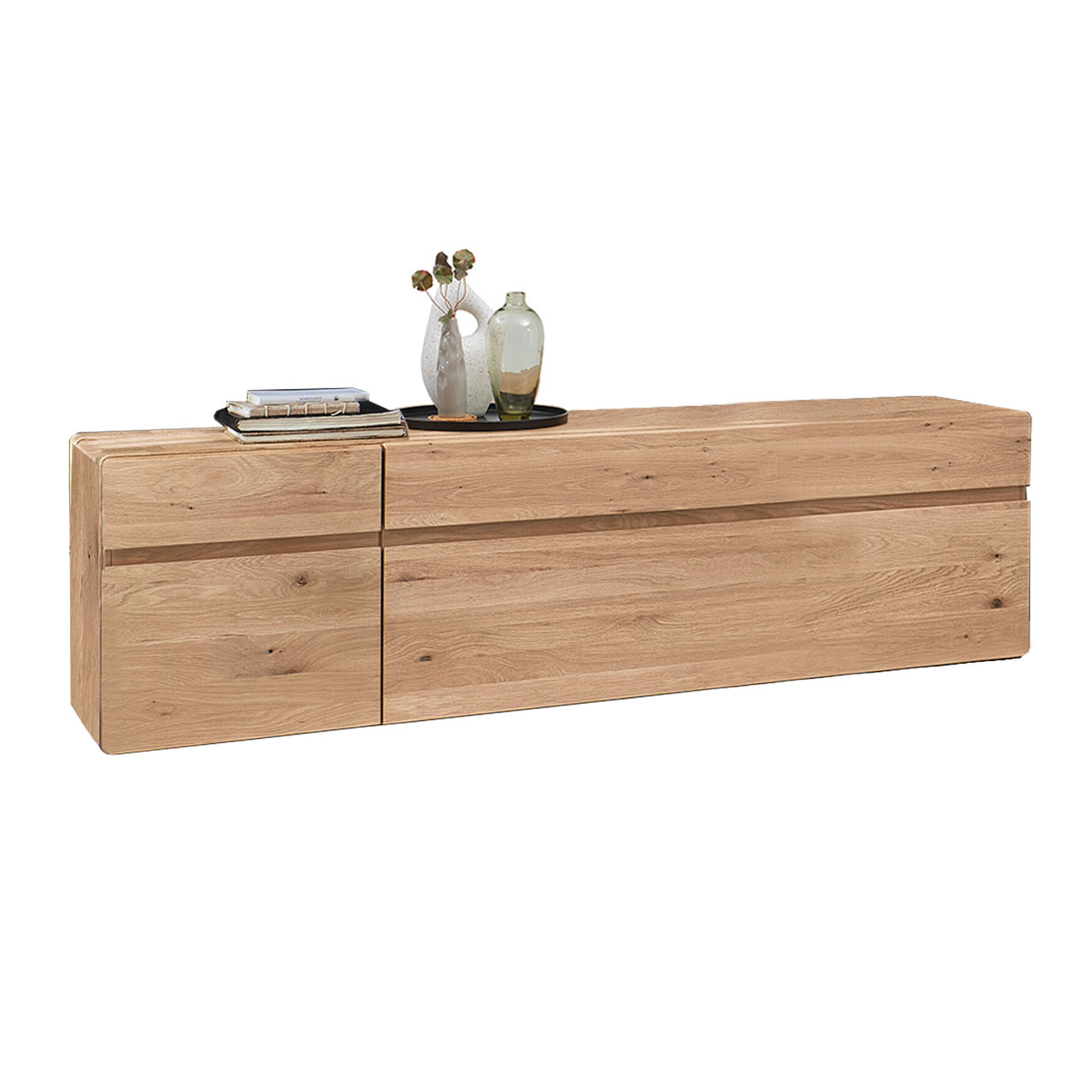 Modernes Lowboard aus massiver Kerneiche Natur mit edler Holzmaserung und markanter Holzeinkerbung in der Möbelfront. Lowboard hat eine Holztür links, einen Schubkasten oben und eine Holzklappe unten.