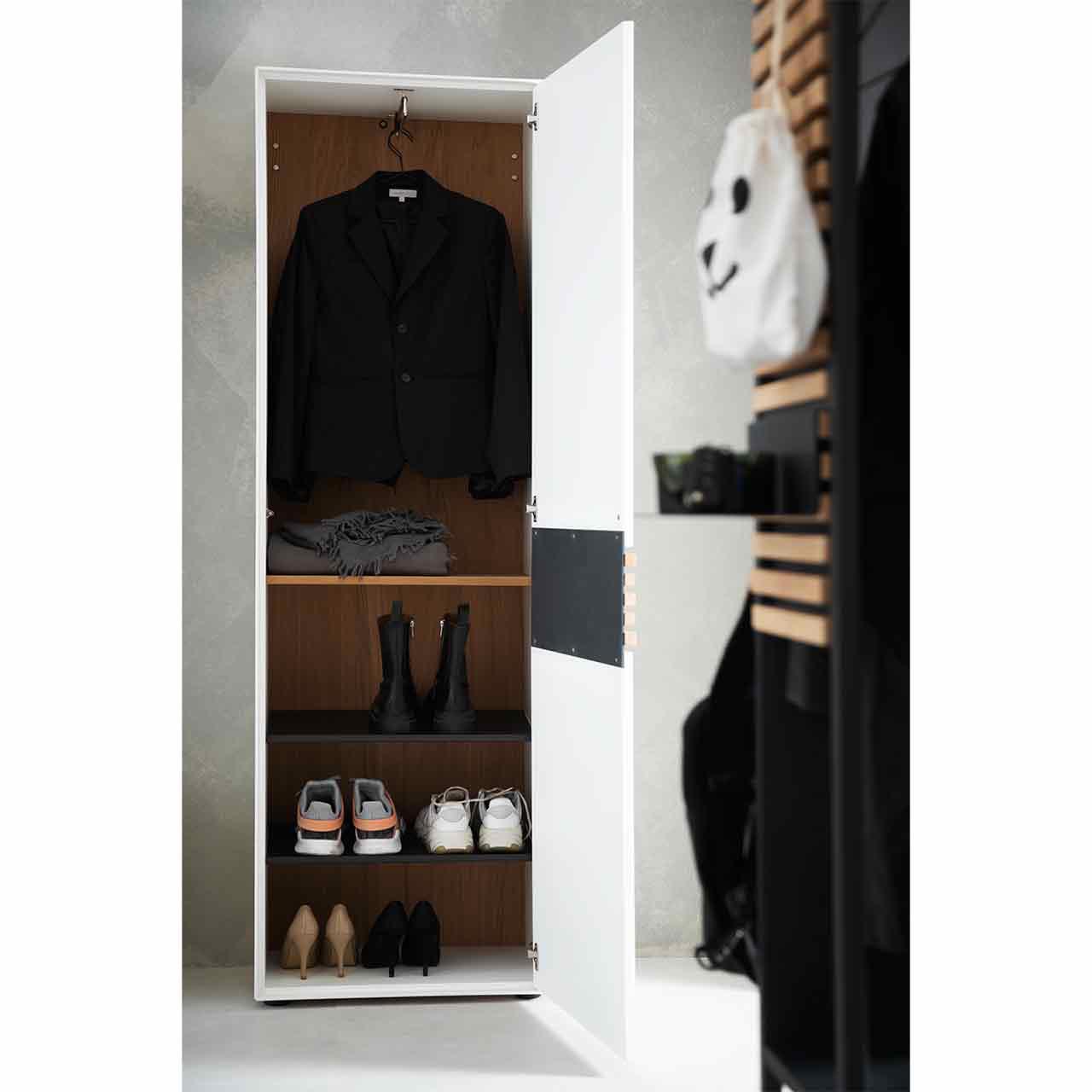 HM_SWK_YONNA_G_8340-0068W-re_Stauraumschrank_open_ Hartmann Schöner Wohnen - Garderobe YONNA - Stauraumschrank 8340-0068W re. - Beispielbild Inneneinteilung