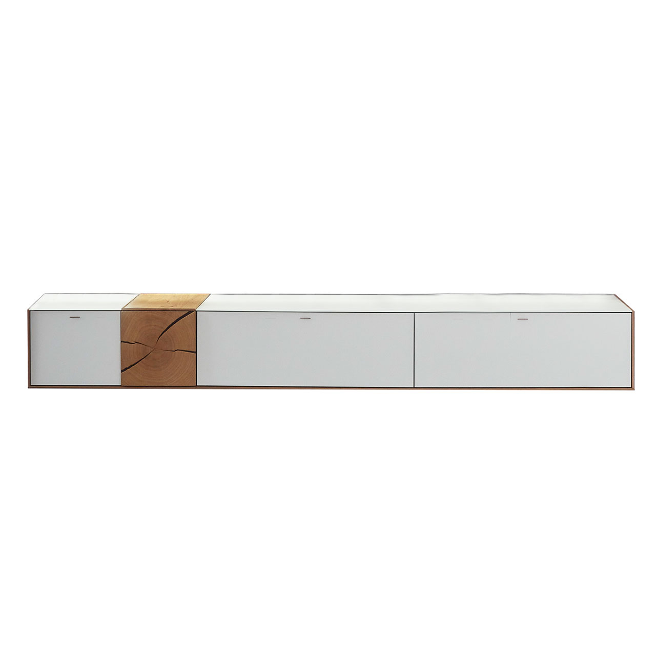 Modernes Hängelowboard aus massivem Holz mit Mattglas weiß Front und dekorativer Hirnholz Applikation links.