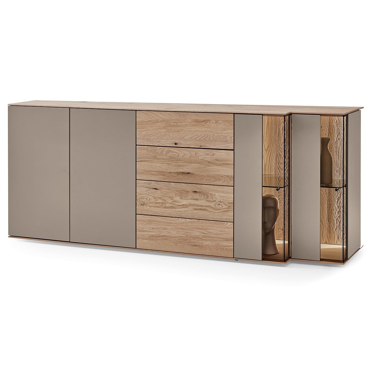 Hartmann Möbel SVEA - Sideboard 8660-4201 - Kerneiche Natur, Lack Sand Moderne Kommode aus Kerneiche Massivholz mit Lackfronten in Sand und edlem Riffholz. Mit zwei Lacktüren links, einem Schubkasten und Tür in Riffholz mittig und zwei Glas-Lacktüren in asymmetrischem Design und beleuchteter Riffholzrückwand rechts.