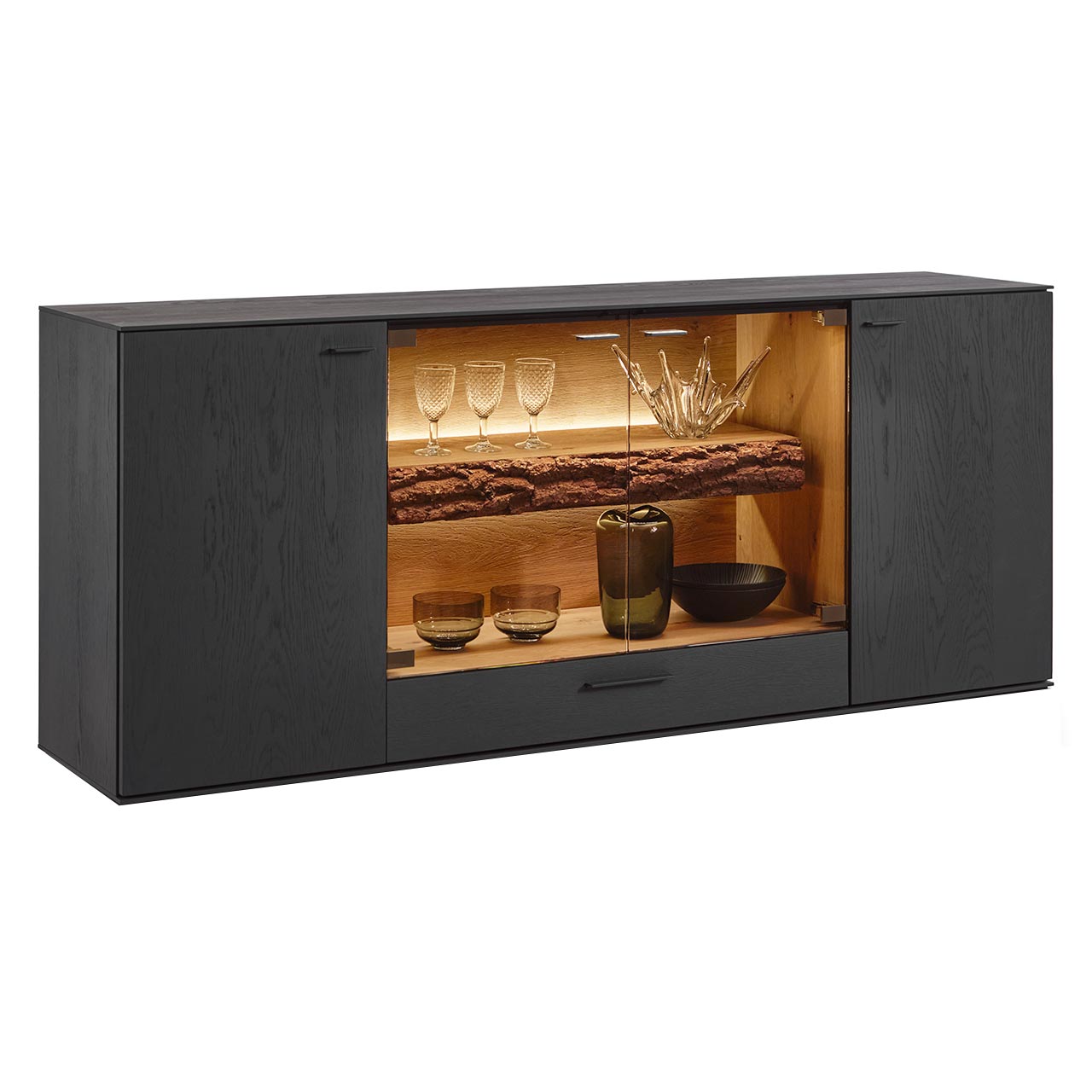 Modernes Sideboard aus massiver Kerneiche Natur in Anthrazit gebeizt mittig mit beleuchtetem Glasausschnitt und sichtbarem Rindenboden.