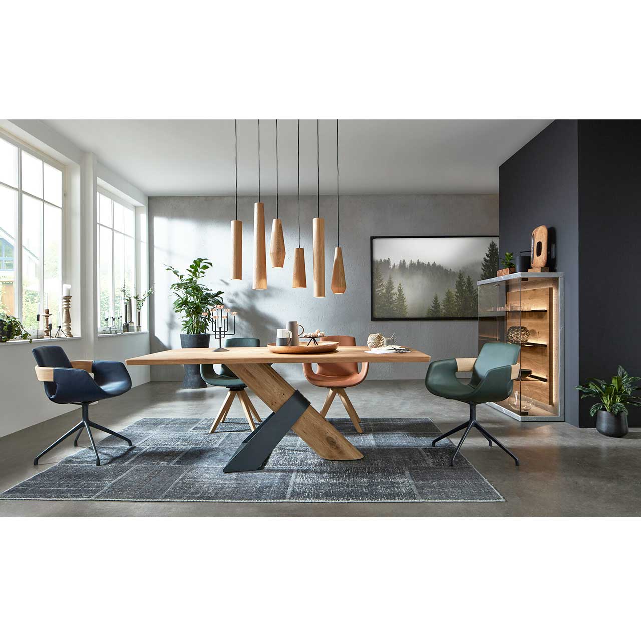 Modernes Esszimmer mit Pendellampen-Set mit 6 Leuchten aus massiver Kerneiche Natur