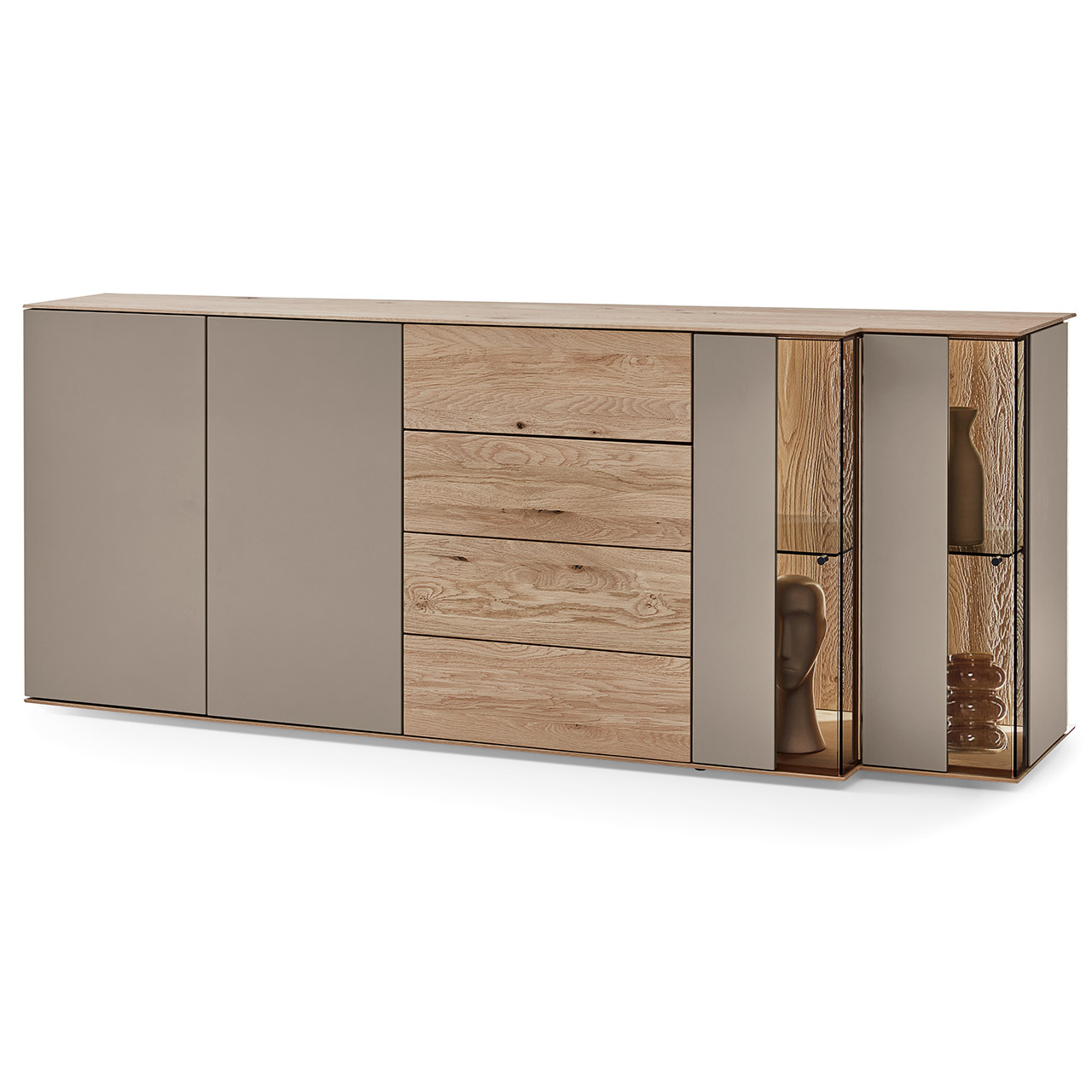 Moderne Hängekommode aus Kerneiche Massivholz mit Lackfronten in Sand und edlem Riffholz. Mit zwei Lacktüren links, einem Schubkasten und Tür in Riffholz mittig und zwei Glas-Lacktüren in asymmetrischem Design und beleuchteter Riffholzrückwand rechts.