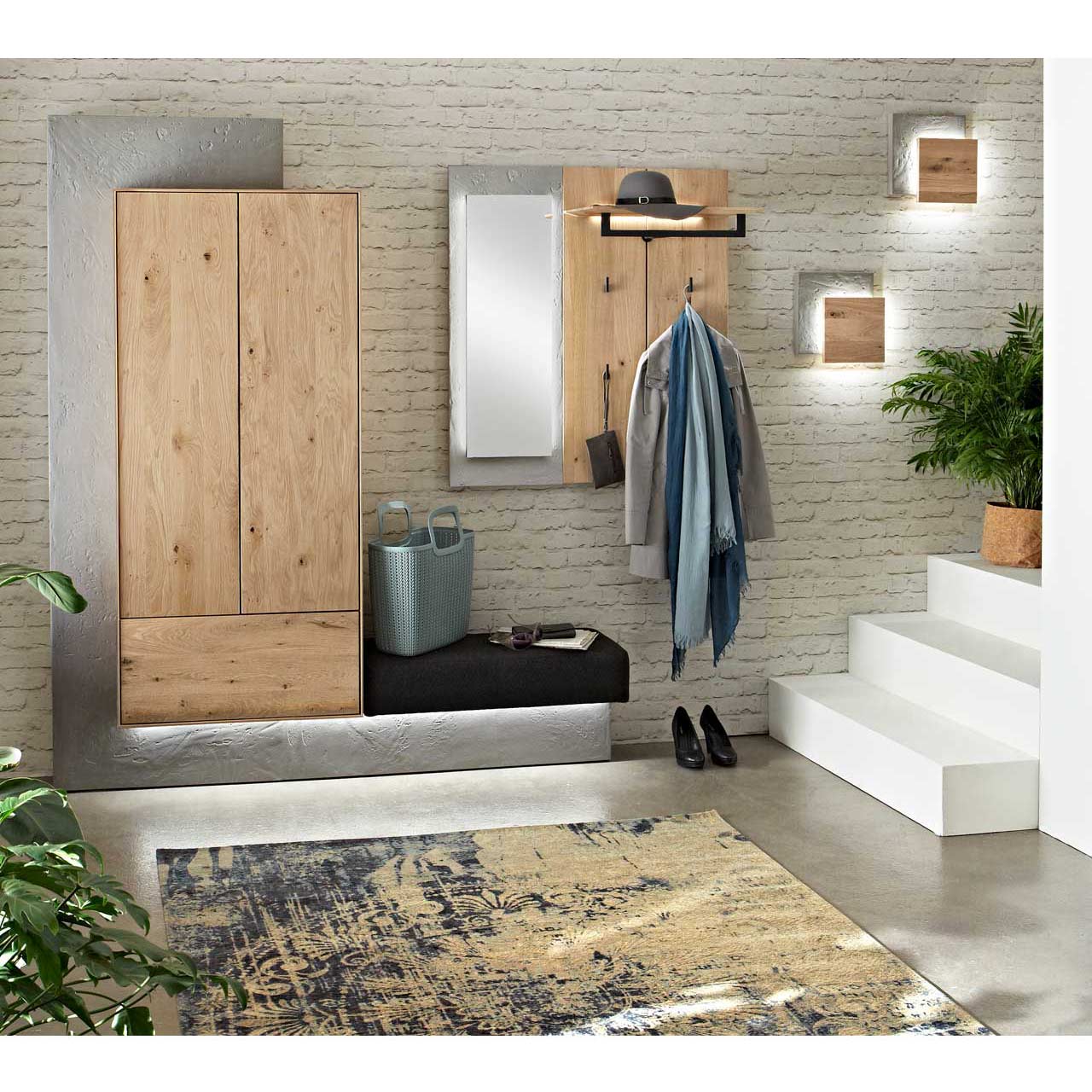 SALE_BRIK_Garderobe_8480-V106_milieu_1 Moderner Eingangsbereich mit Garderobenmöbeln aus Massivholz mit Betonoptik-Elementen