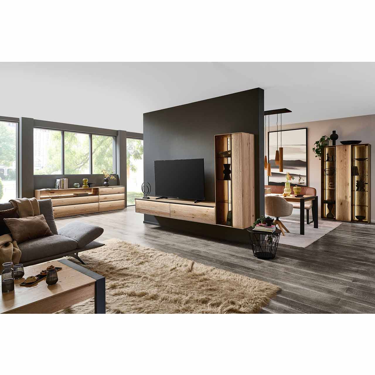 Modernes Wohn- Esszimmer mit Massivholzmöbeln aus der Anea Serie