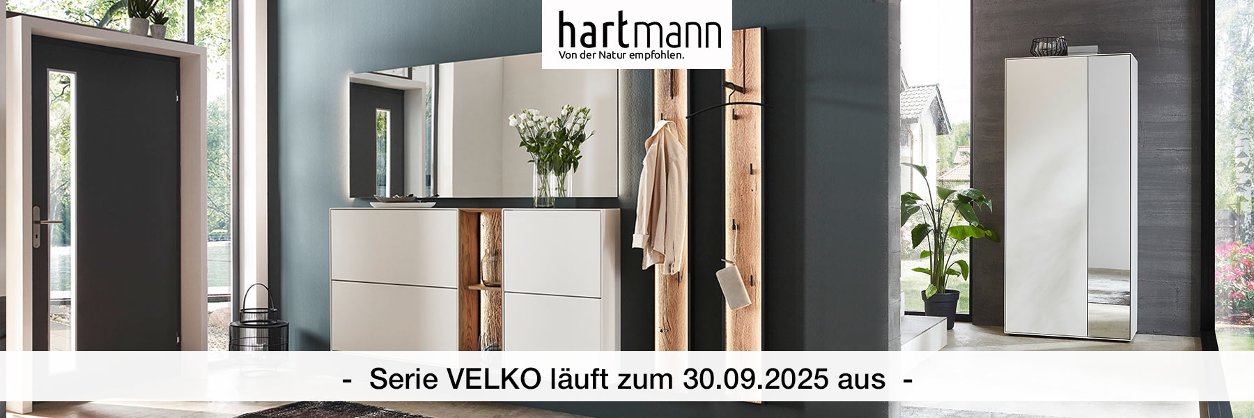 Hartmann Garderoben Möbel - Möbelserie VELKO - läuft zum 30.09.2025 aus Hartmann VELKO - Flurmöbel aus massiver Birke weiß lackiert kombiniert mit Kerneiche Umato und Metall anthrazit - Möbelprogramm läuft zum 30.09.25 aus! Ambientebild zeigt zwei weiße Schuhkipper großen Wandspiegel und zwei Wandgarderoben.