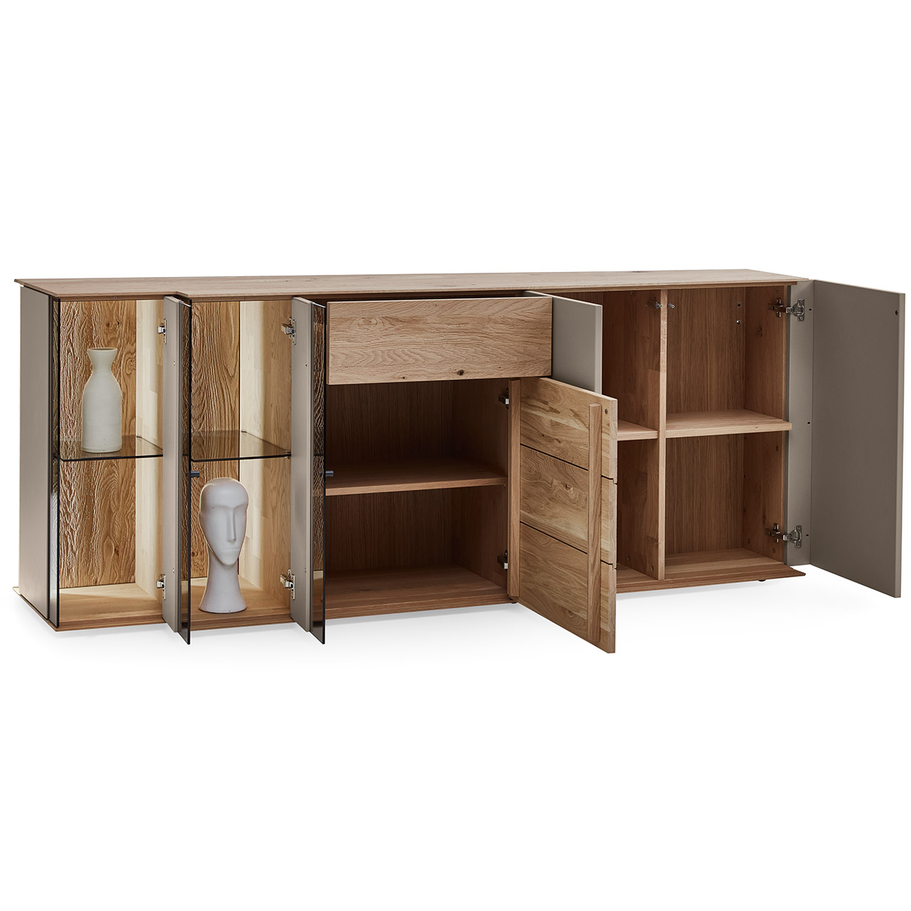 Hartmann Möbel SVEA - Sideboard 8660-4202 offen - Kerneiche Natur, Lack Sand Kommode aus Kerneiche Massivholz mit Lackfronten Sand und Riffholz. Mit zwei geöffneten Lacktüren, einem offenen Schubkasten und offener Tür und zwei geöffneten Glas-Lacktür in asymmetrischem Design. Innenliegend Holz-und Glasböden.