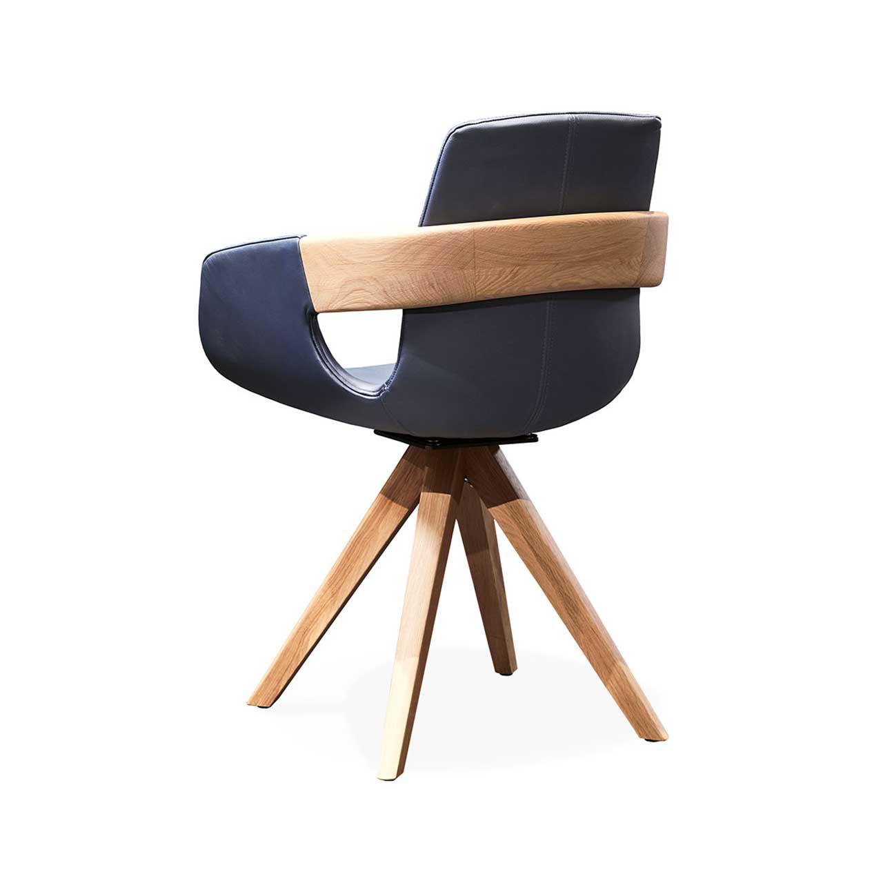 Hartmann NATURZEIT 7100E/8400E - 1607 Stuhl Emil - Rückansicht Moderner Esszimmerstuhl in Rückansicht mit Sitzfläche und Rückenlehne in dunkelblauem Leder, Holzapplikation an Lehnen und Vier-Fuß-Stativgestell aus massivem Holz.