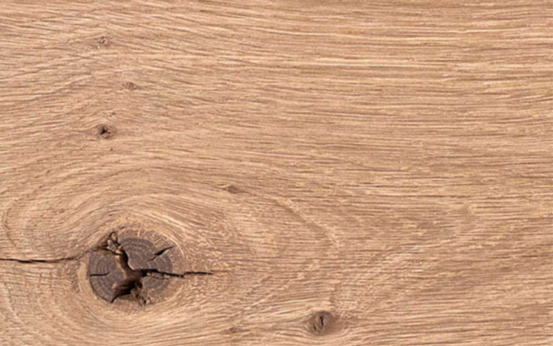 Hartmann Möbel - Holz-Kachel Kerneiche Natur Holz-Kachel in Kerneiche Natur mit sichtbarer Holzstruktur mit feinen Rissen und dezenten dunklen Holzeinschlüssen, Oberfläche im warmen, hellen, Braunton.