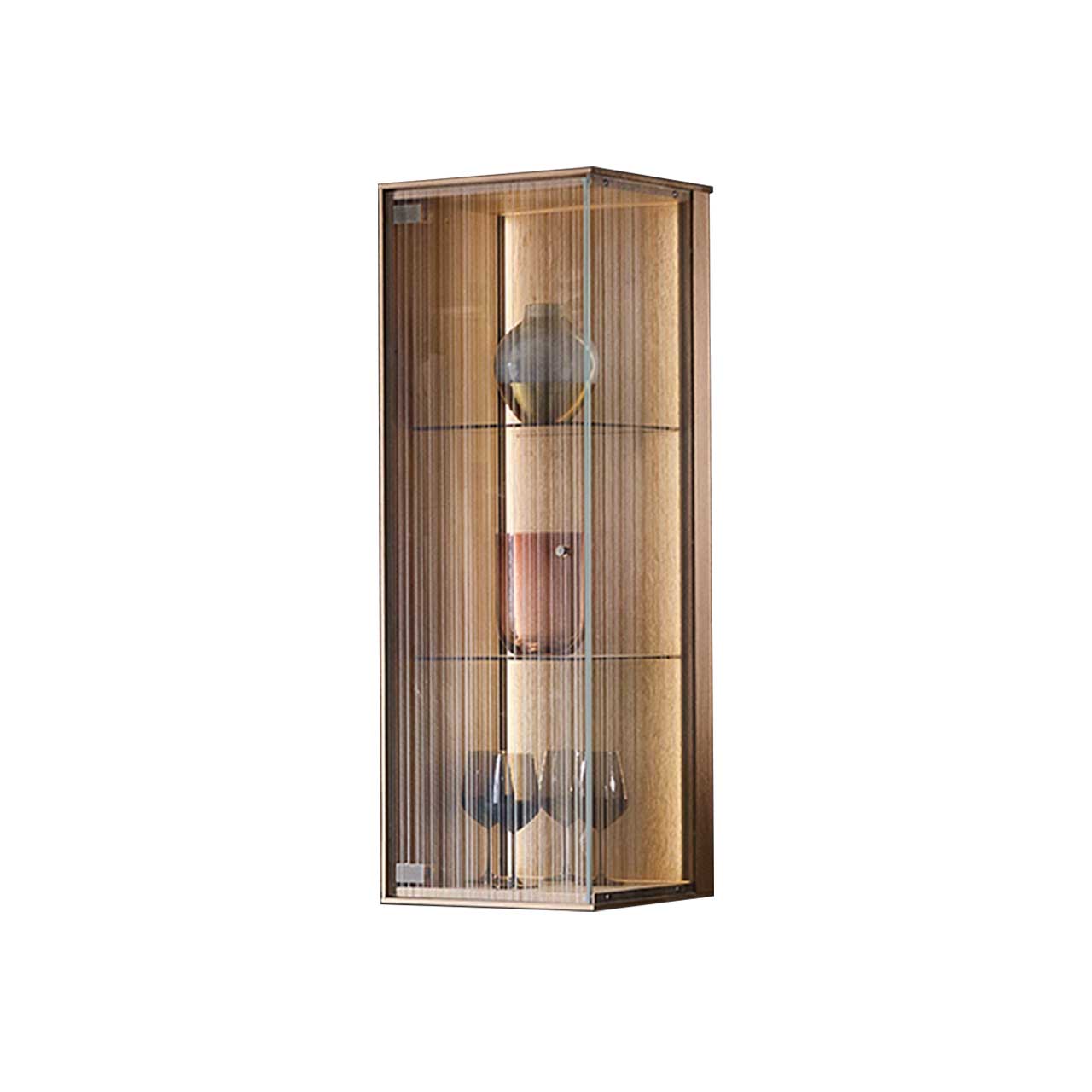 LINEA Leonardo Living - Hänge-Vitrine 8540-6042 Seitliche nicht einer edlen, beleuchteten Hängevitrine aus Kerneiche Natur mit Tür aus satiniertem Glas und Metallgriff.