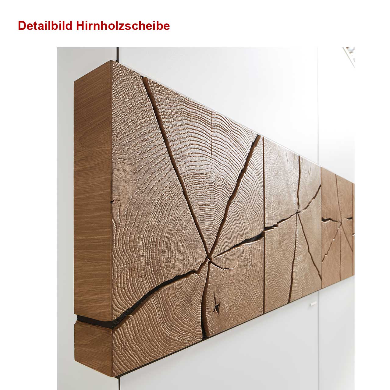 Hartmann CAYA - 7170 Detailbild Hirnholzscheibe Hart Detailbild dreier rechteckiger Hirnholzscheiben mit sichtbarer Holzmaserung und charakteristischen Holzrissen. Mit Hinweistext: Detailbild Hirnholzscheibe mann Möbel Caya - Lowboard 7170-2225 W - Detail Hirnholz