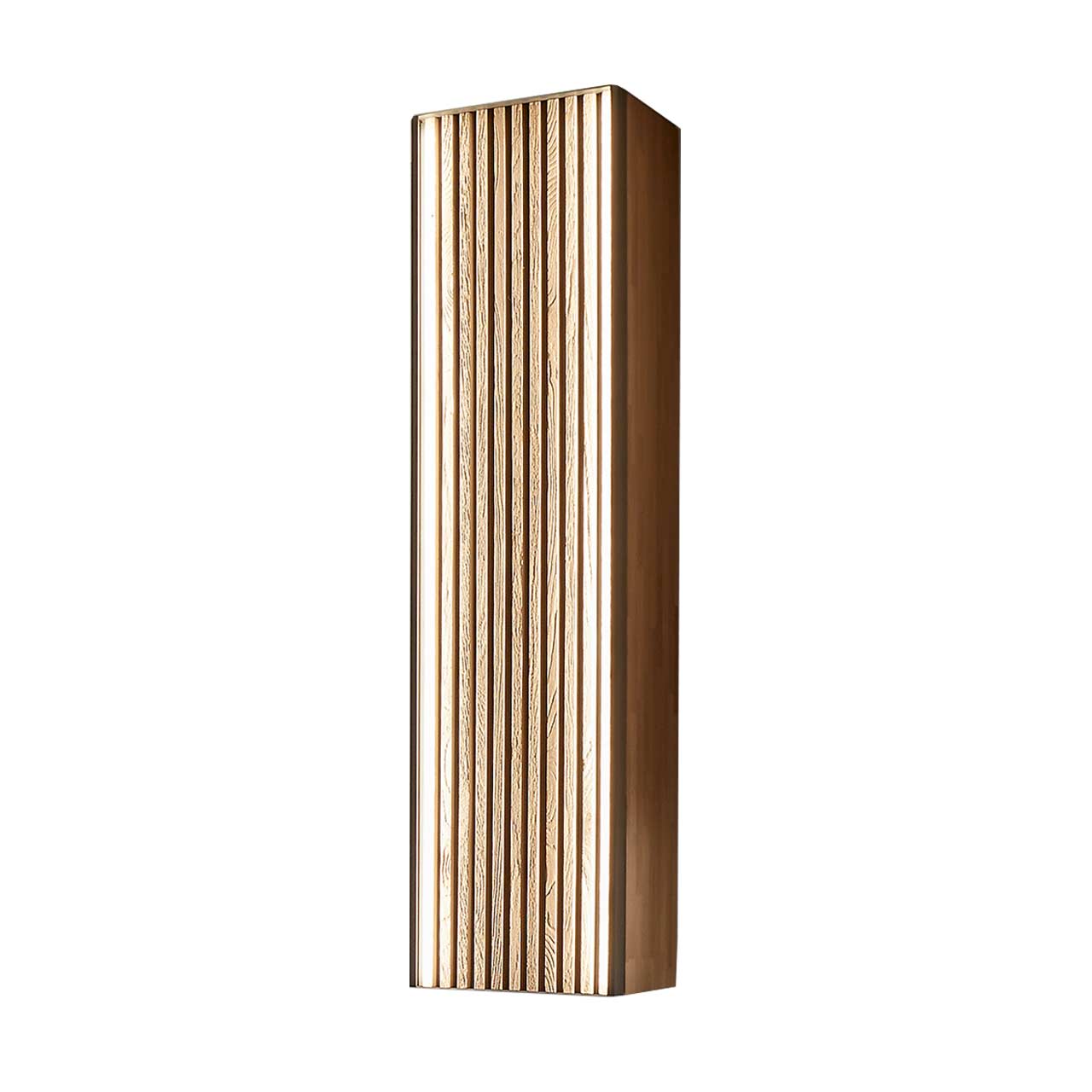 Moderner Hängeschrank aus aus hellem Massivholz mit Holz-Lamellen-Front. 