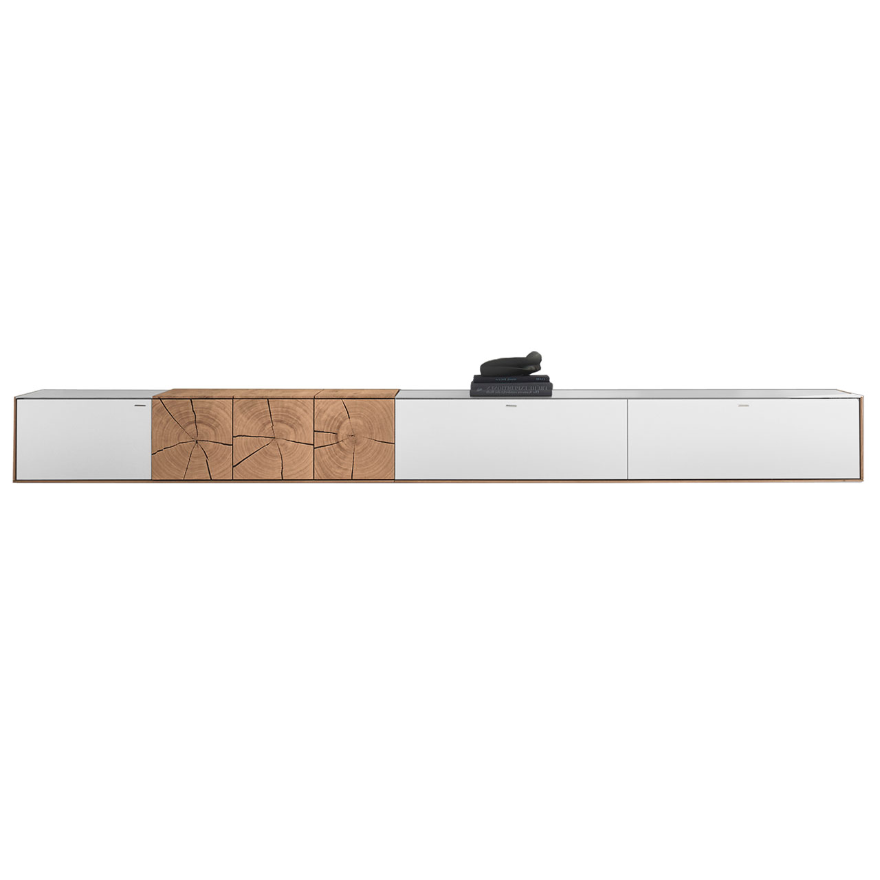 Modernes, längliches Hängelowboard aus massiver Kerneiche mit Mattglas weiß Front und dekorativer Hirnholz Applikation aus drei rechteckigen Hirnholzscheiben links.